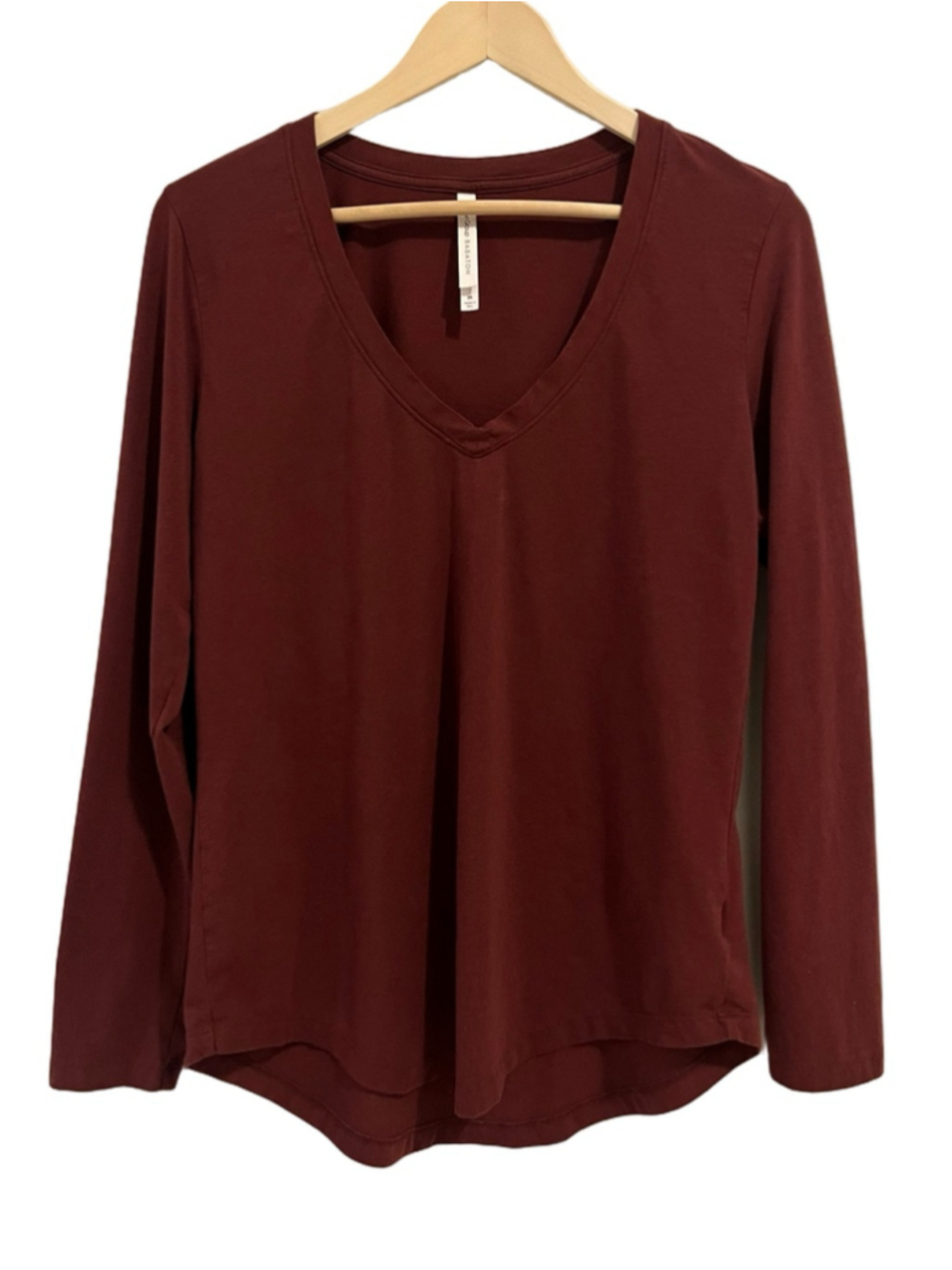 Babaton Aritzia Long Sleeve V-Neck Tee in Burgundy Relaxed Fit Super Soft Medium